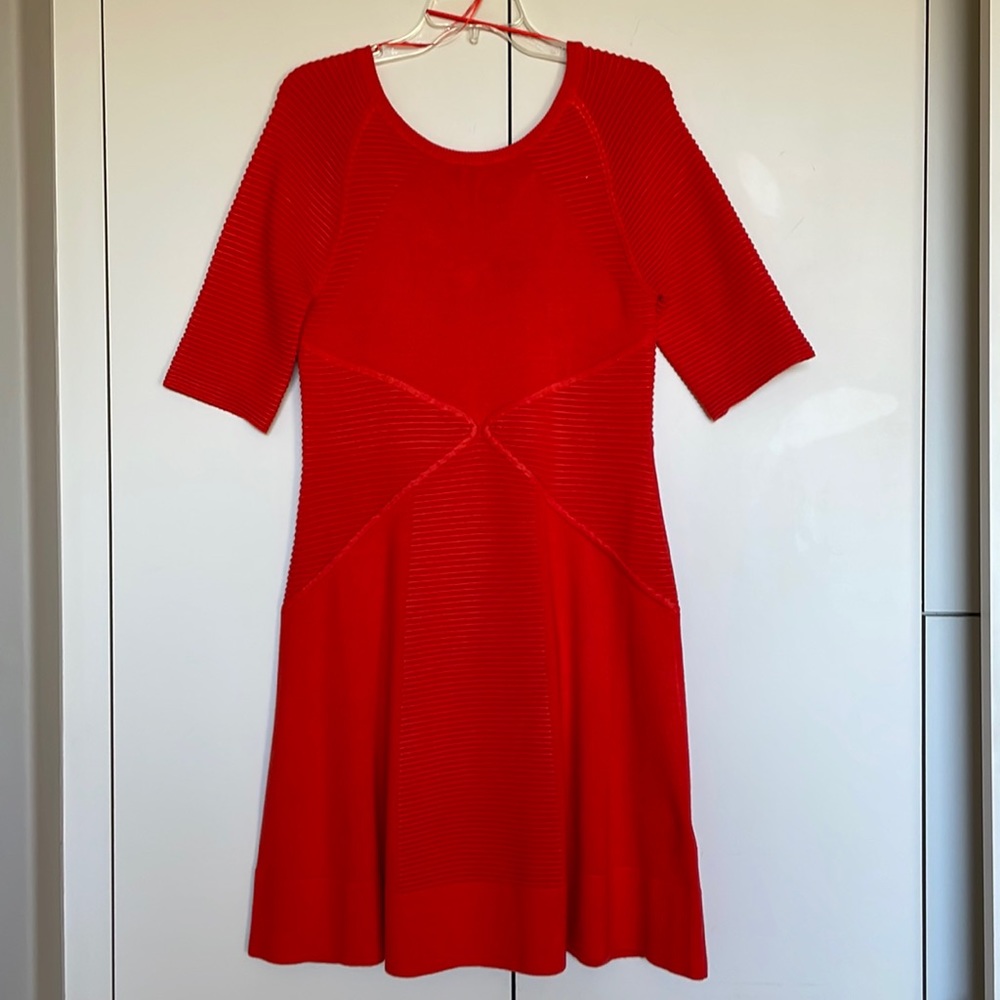Wonderful red. Good for fall! The V is in the back!